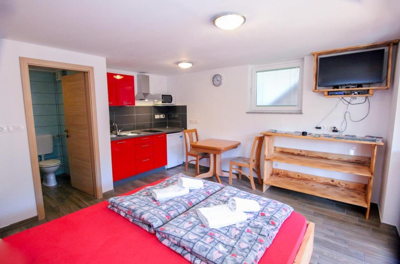 Apartmaji Pri Kozmavo - Little House Бохинь Экстерьер фото